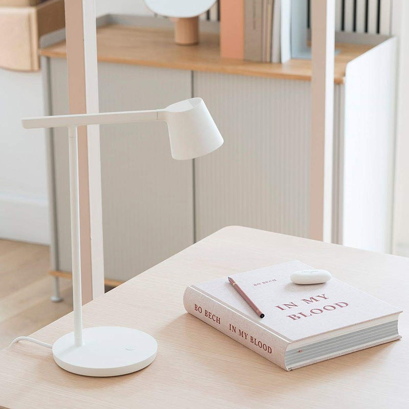 Nordic Metal Accent Table Lamp / Black / UK
