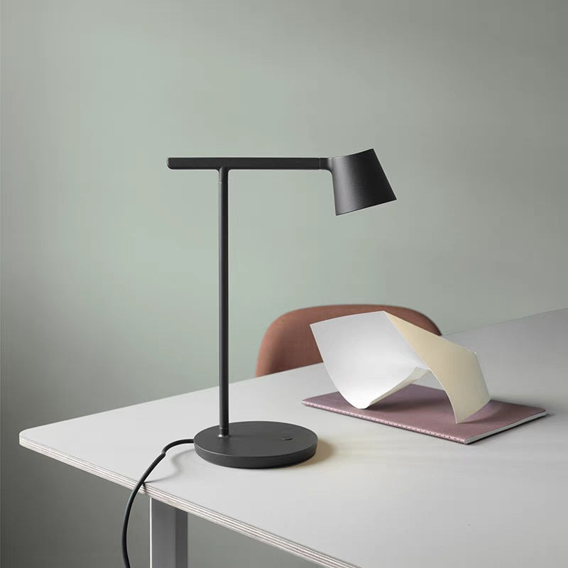 Nordic Metal Accent Table Lamp / Black / US