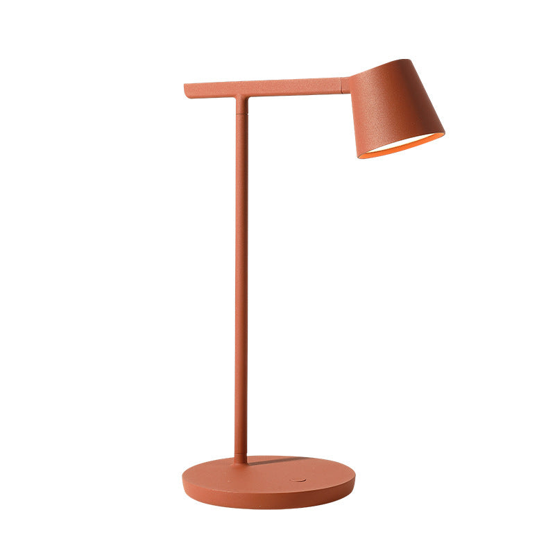 Nordic Metal Accent Table Lamp / White / UK