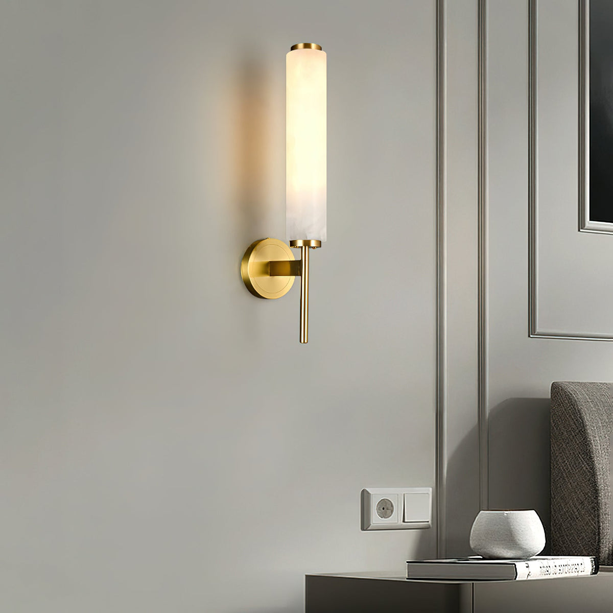 Antique Brass Alabaster LED Wall Light / W 4.7″ x H 18.9″ / W 12cm x H 48cm / Brass & White / Cool Light