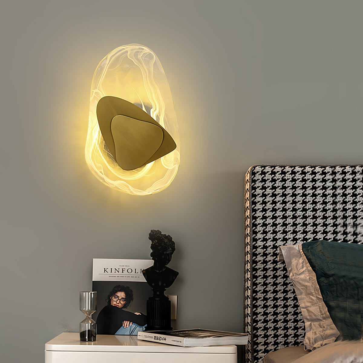 Translucent Glass Integrated LED Wall Light / ∅ 7.9″ x H 12.2″ / Dia 20cm x H 31cm / Copper / Warm Light
